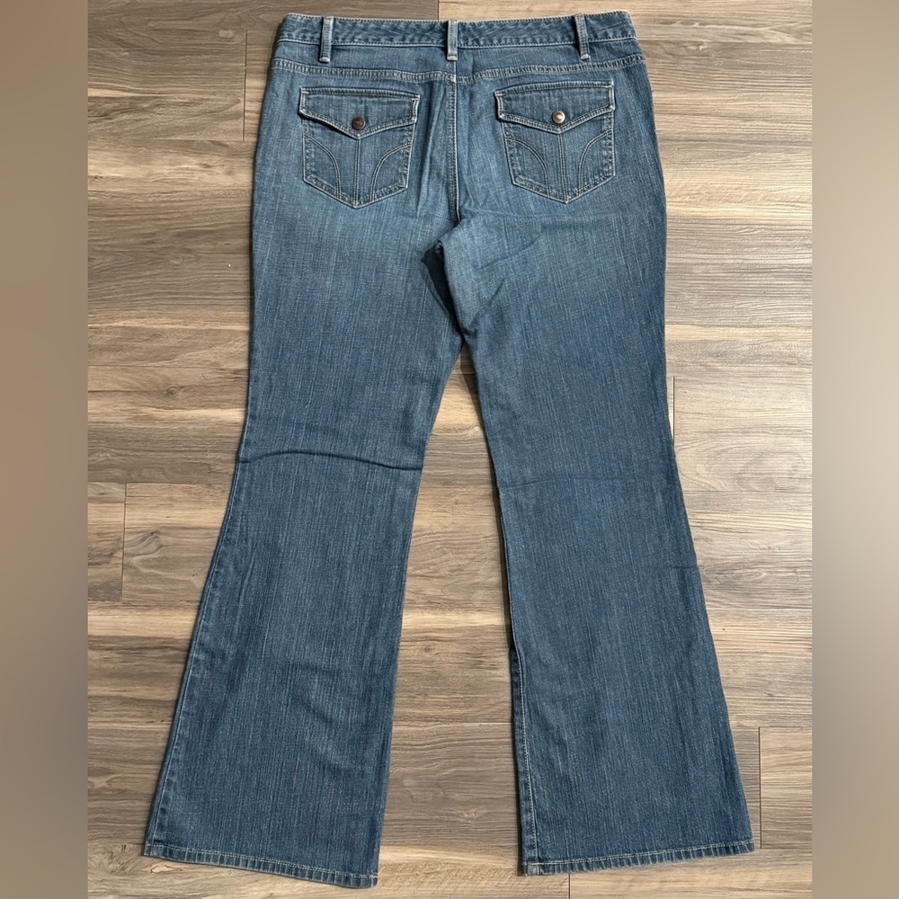 LOFT Modern Flare Mid-Rise Jeans in Medium Wash Size 14 Tall - Picture 3 of 9